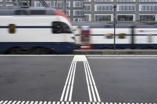 L'un des deux hommes qui fuyaient devant un contrôle d'identité en gare de Winterthour-Grüze a été happé mortellement par un train. Il s'agit d'un Tunisien de 23 ans (photo symbolique).